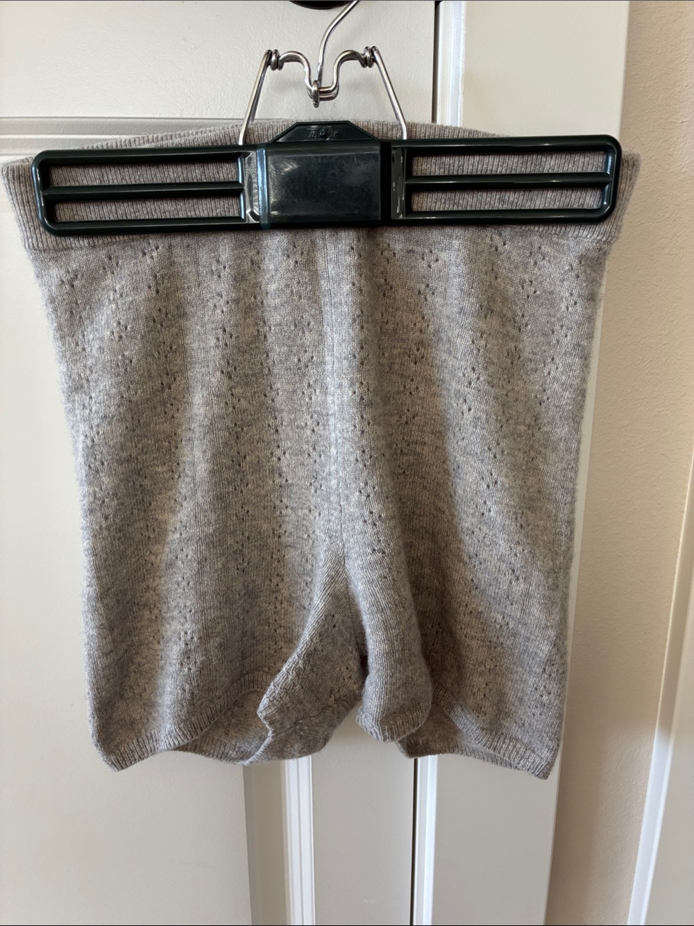Reformation Women's Cashmere Villa Knit Lounge Shorts in Heather Gray